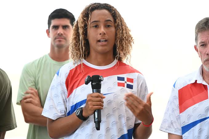 Leoni Perthold hizo historia al ganar la primera medalla para Dominicana en sup surf en unos Juegos Centroamericanos y del Caribe
