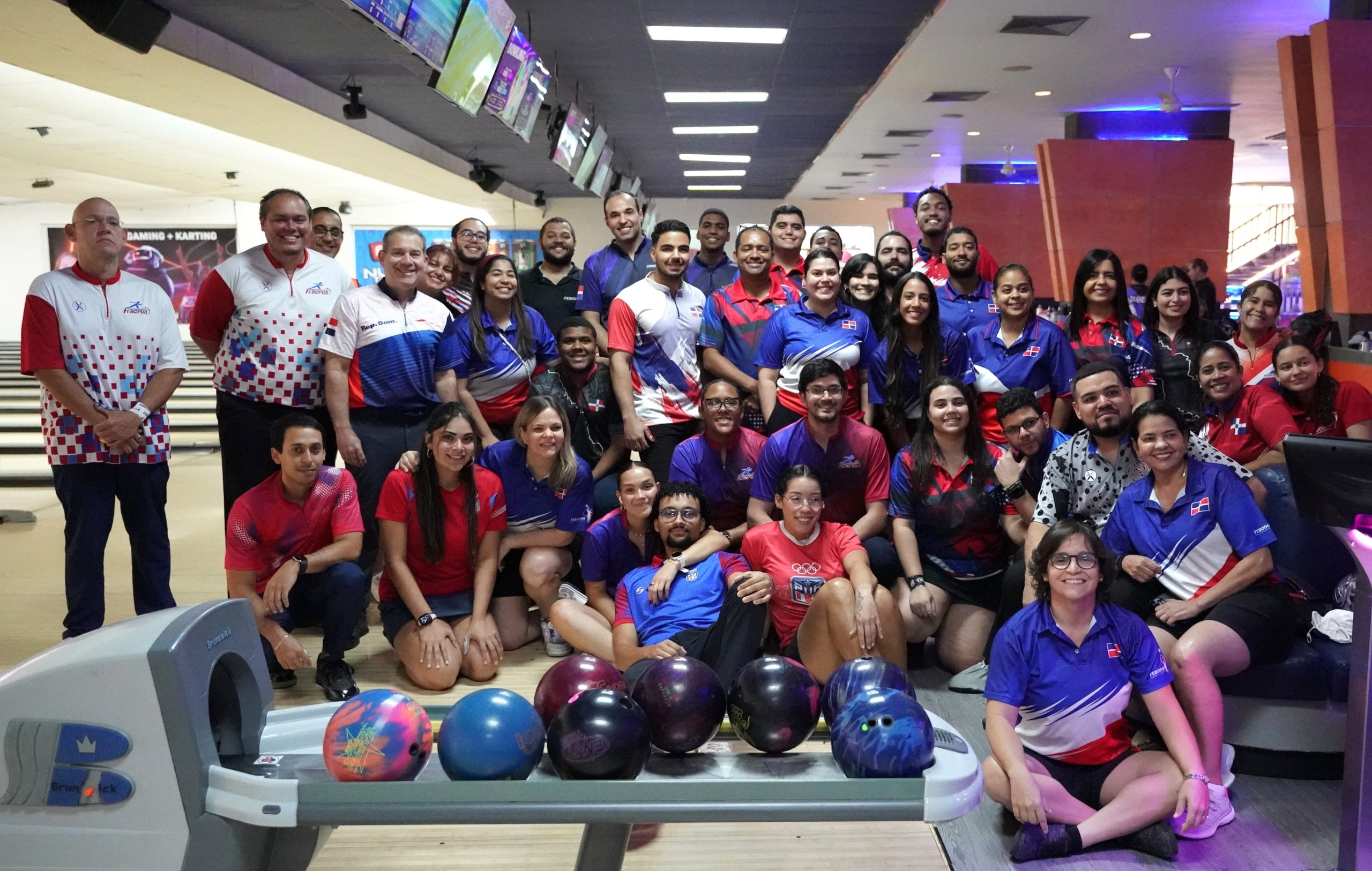 La selección de boliche de Puerto Rico y la de República Dominicana celebraron tres patidos de fogueos en el Sebelén  Bowling Center