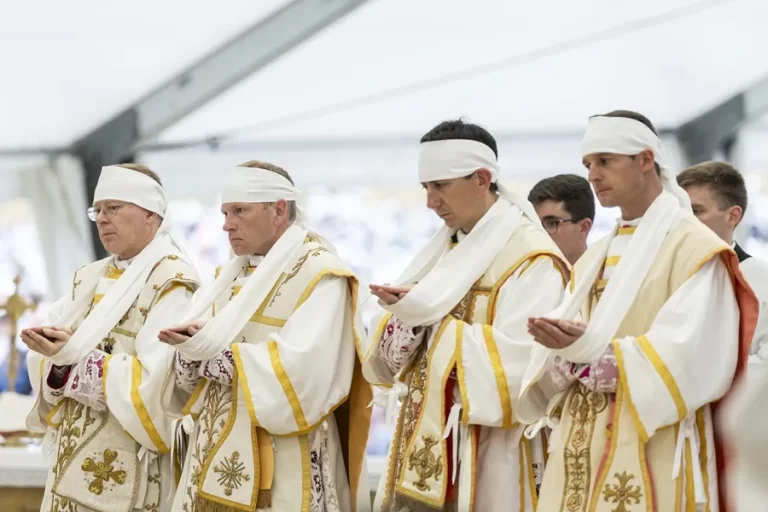 El Vaticano confirma la excomunión de los consagrantes y nuevos obispos «lefebvrianos»