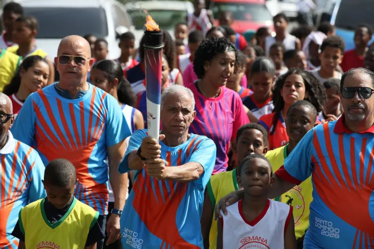 La antorcha de los Juegos Centroamericanos y del Caribe Santo Domingo 2026 visitó varios clubes del Gran Santo Domingo
