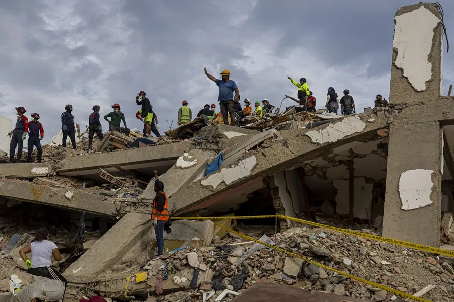 «No podemos dejar a nadie atrás»: venezolanos siguen buscando a los desaparecidos un mes después de los terremotos