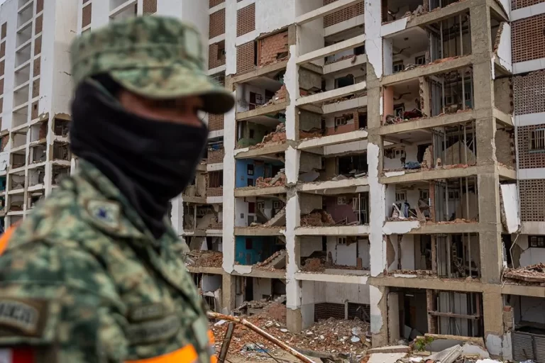 Venezuela sigue los rescates a siete días del terremoto, sin actualizar el número de desaparecidos