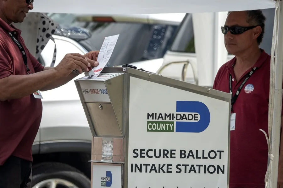 El Supremo de EE.UU. permite a los estados contar los votos por correo que lleguen tarde