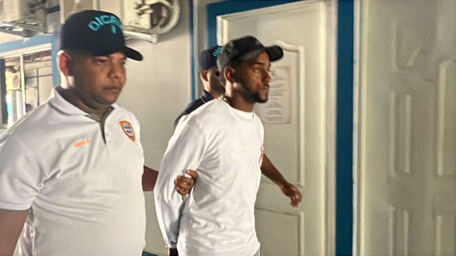 Se entrega 'El Lápiz' por atraco en Santiago