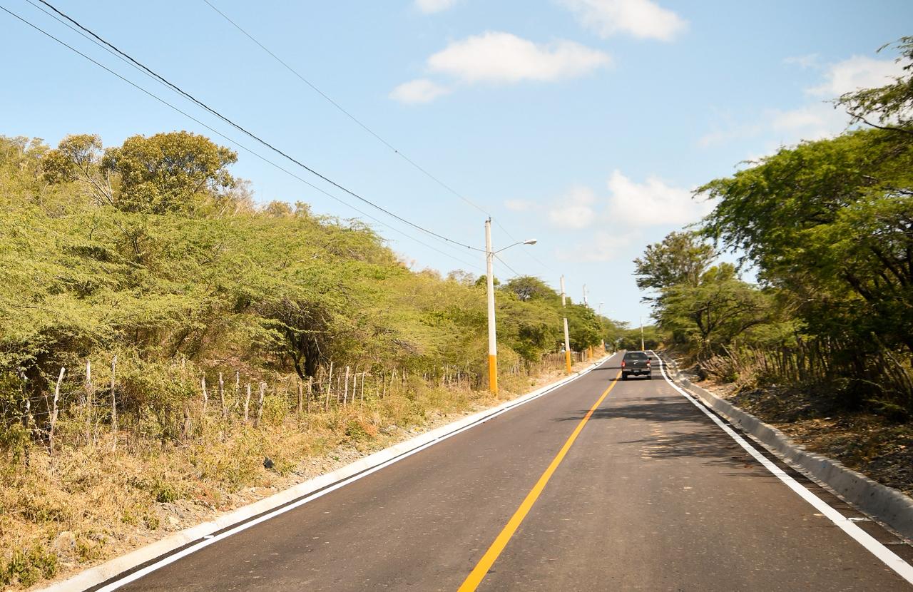 Abinader inaugura carretera clave en Montecristi
