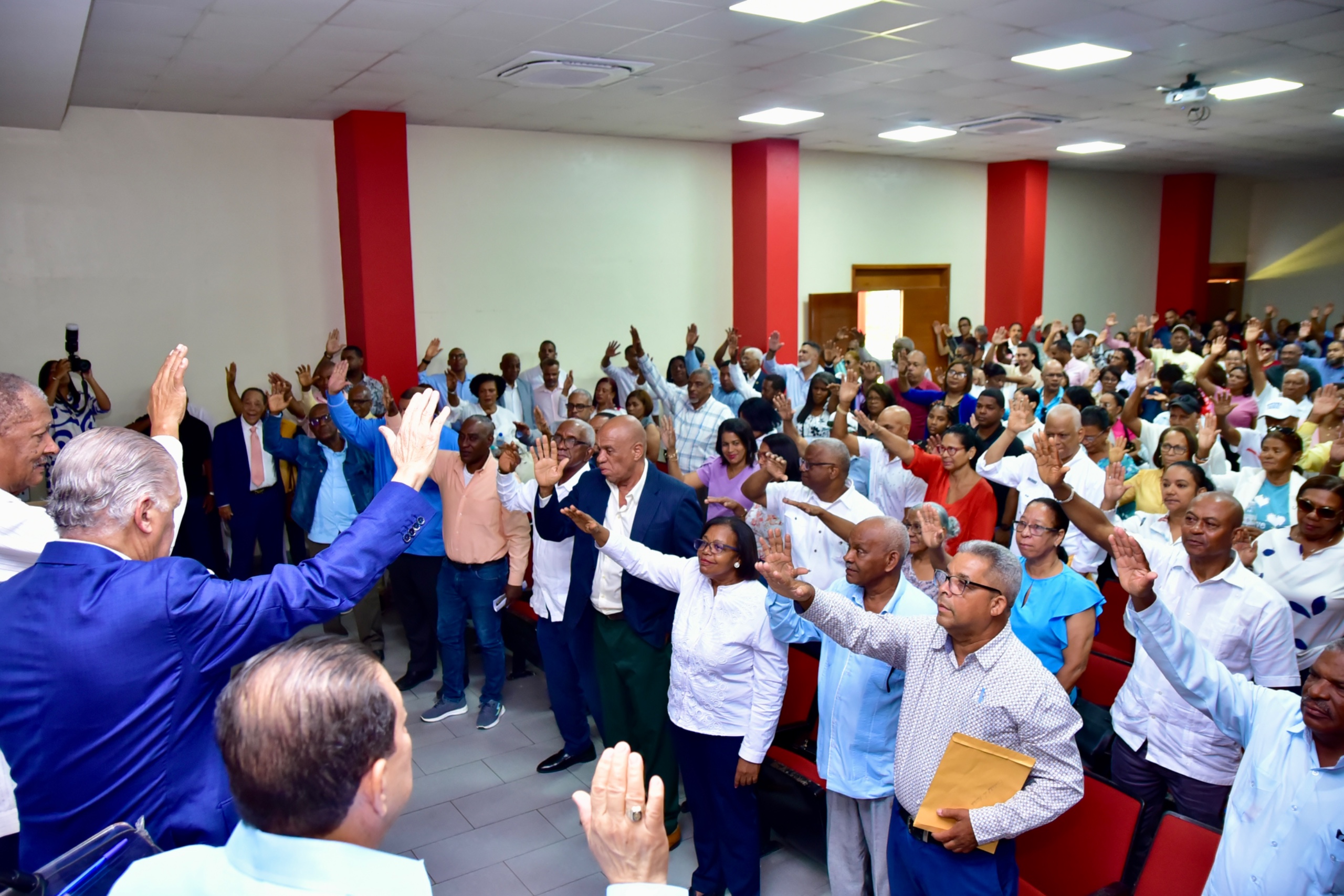 PRD juramenta Frente Magisterial y llama a unidad