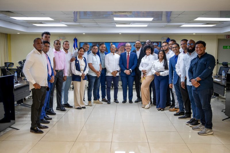 Rector Jorge Asjana David recibe a la FED y reafirma compromiso con el bienestar estudiantil