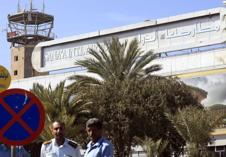 Bombardean el aeropuerto de Saná antes de la llegada de un vuelo con hutíes desde Irán