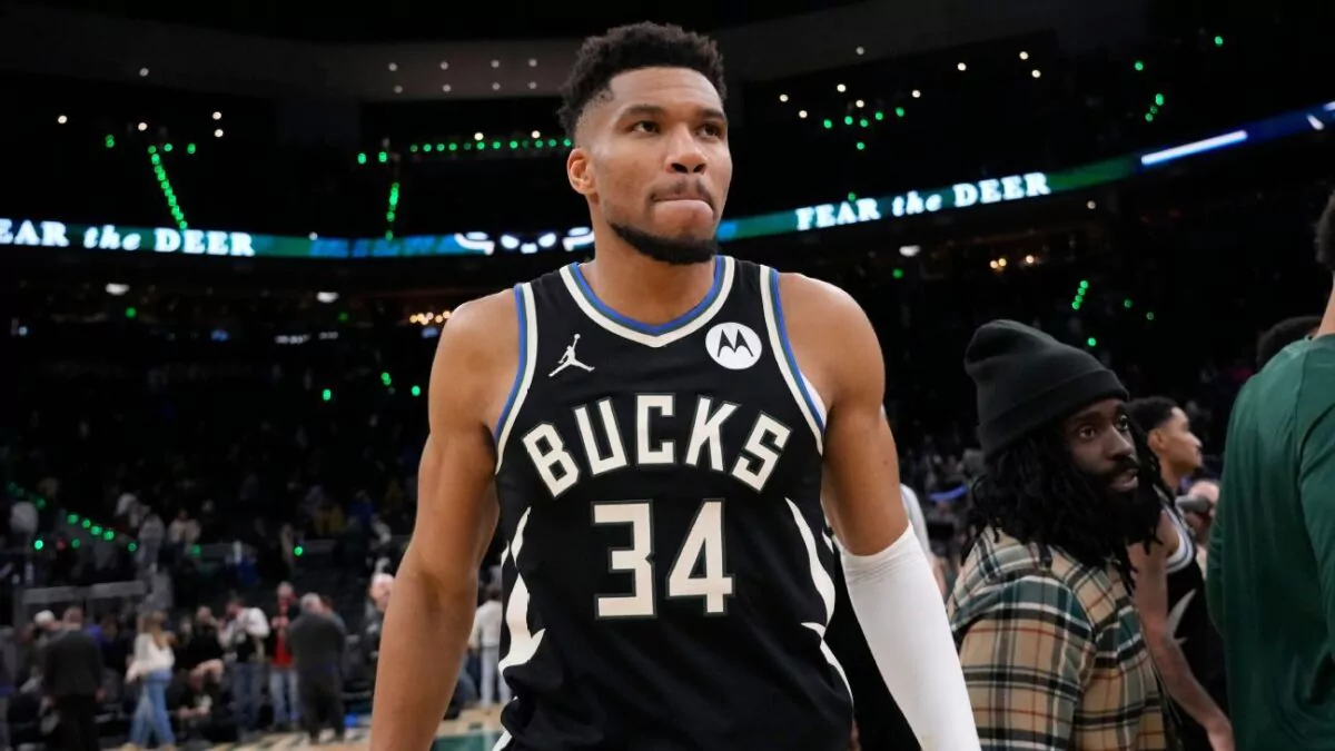 El traspaso de Giannis Antetokounmpo desde el equipo de Milwaukee Bucks al de Miami Heat se hizo oficial el lunes