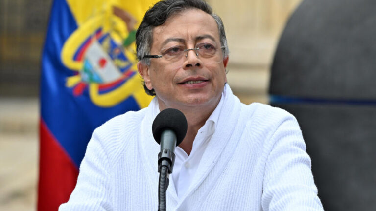 Petro denuncia fraude y desconoce resultados