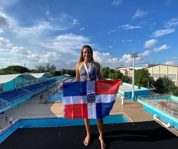 Victoria Garza se corona con medalla de plata en clavados de plataforma