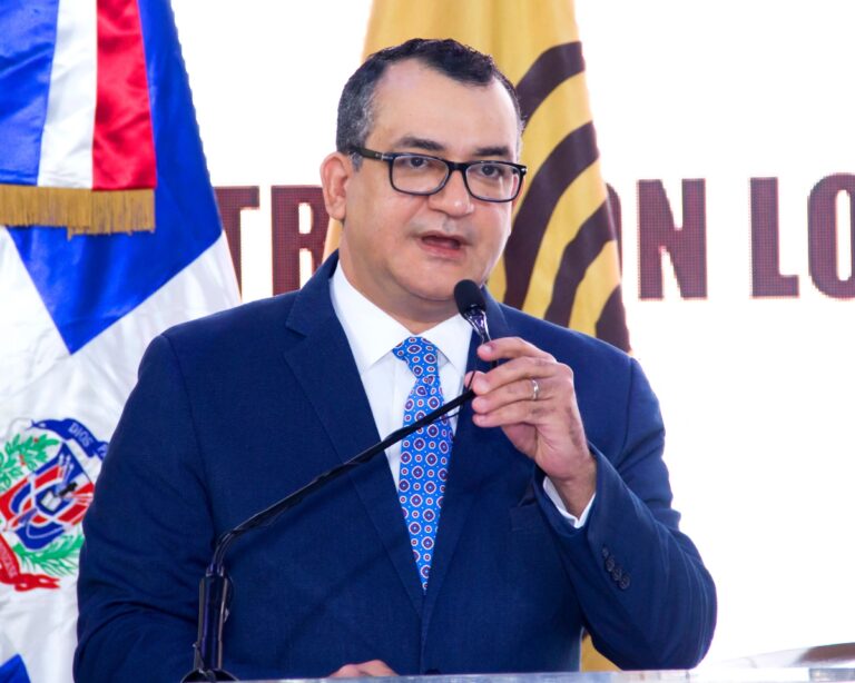 JCE afirma que el escudo de la nueva cédula cumple con la ley
