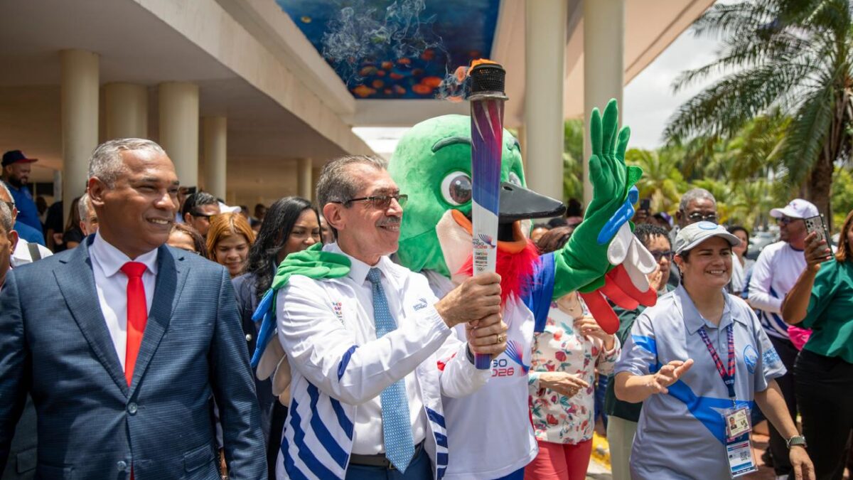 UASD recibe la antorcha de los Juegos Centroamericanos y del Caribe
