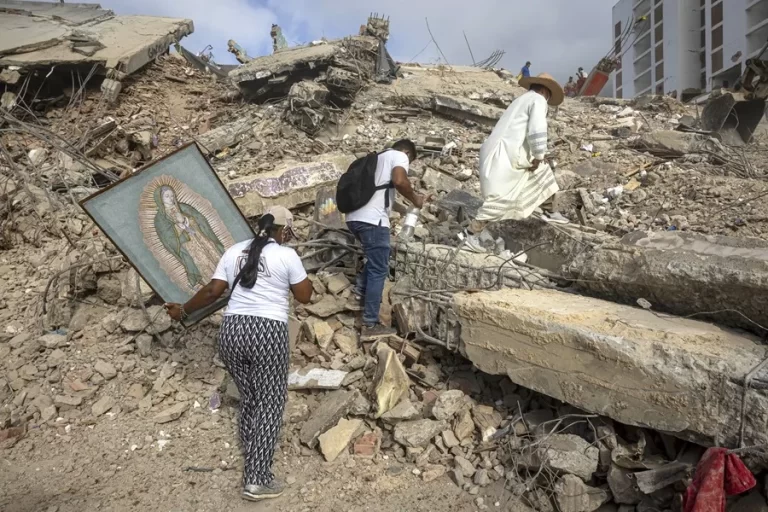 Asciende a 5 mil la cifra de muertos por el doble terremoto en Venezuela