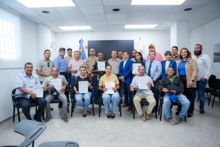 Dieciocho productores de la región Norte reciben más de RD$15 millones para tecnificar predios