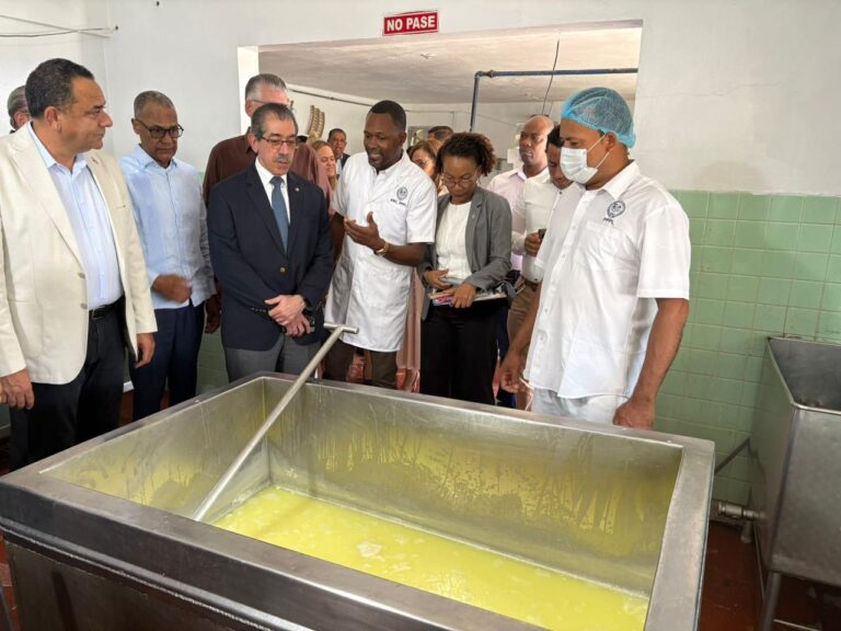 CONALECHE equipa planta quesera de la UASD para que sirva de escuela para formar a los pequeños y medianos productores