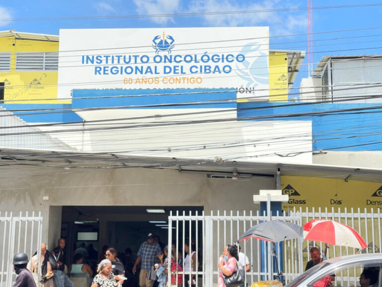 Apresa a hombre con 125 recetas presuntamente falsas en centro oncológico de Santiago