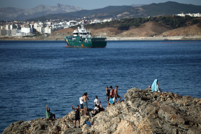 Aumentan a 75 los muertos en la costa de Ceuta tras la entrada de migrantes desde Marruecos