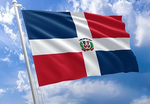 La bandera dominicana: 182 años de historia, sangre, libertad y manos de mujeres