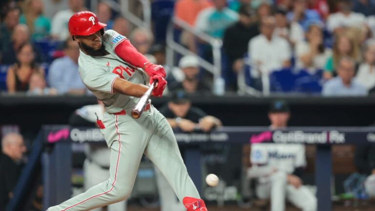 El dominicano Bryan De La Cruz empujó con un sencillo las dos carreras que le dieron la victoria a los Phillis sobre los Mellizos