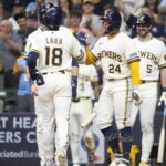 Los Cerveceros de Milwaukee  igualaron el récord de la blanqueada más abultada en la era moderna del béisbol al derrotar 22 por 0 a Seattle