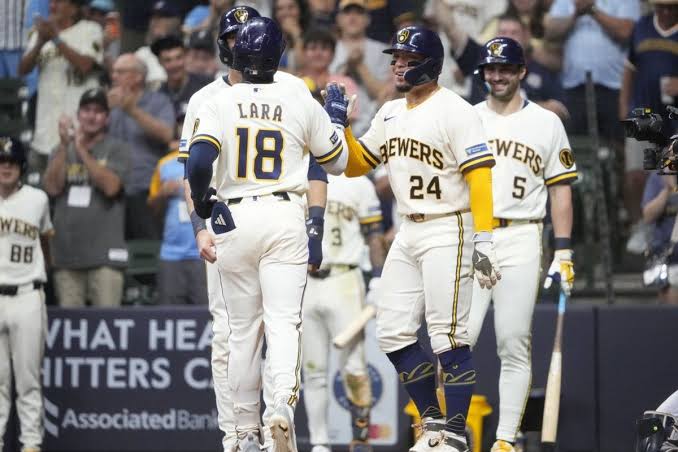 Los Cerveceros de Milwaukee  igualaron el récord de la blanqueada más abultada en la era moderna del béisbol al derrotar 22 por 0 a Seattle