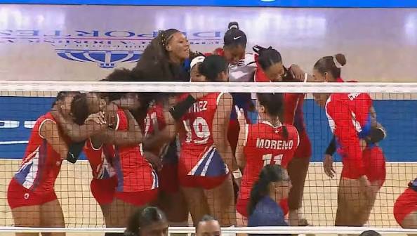 La selección de voleibol femenino de Cuba sorpredió a las Reinas del Caribe y ganó la medalla de bronce en el Campeonato Continental