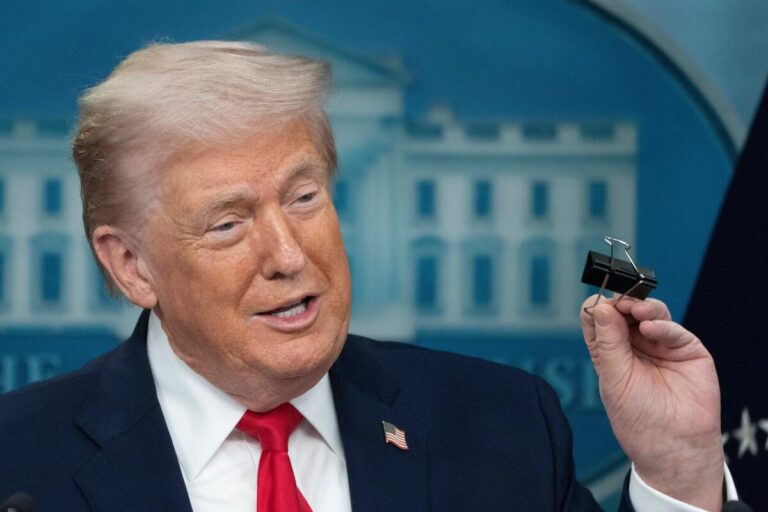 Trump anuncia nuevos aranceles a Canadá en inicios de una nueva confrontación con el país vecino