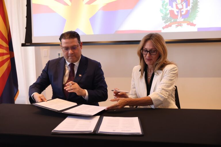 Ministro Sanz Lovatón firma alianza con Arizona para impulsar la industria de semiconductores