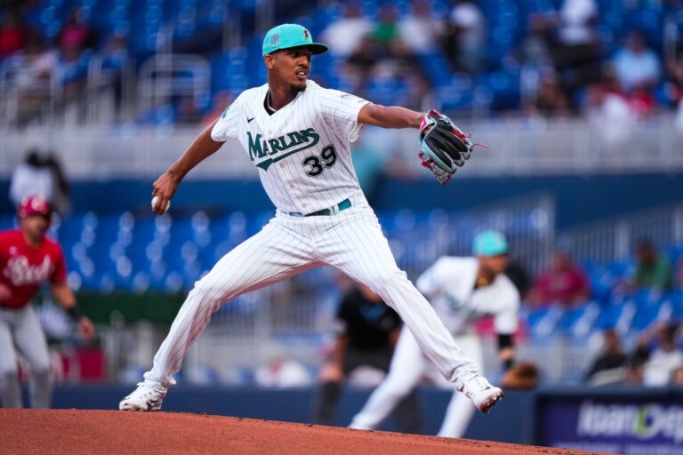 Con la ayuda de su compatriota Esteury Ruiz el lanzador dominicano Eury Pérez le ganó el duelo a Paul Skenes de los Piratas de Pittsburgh