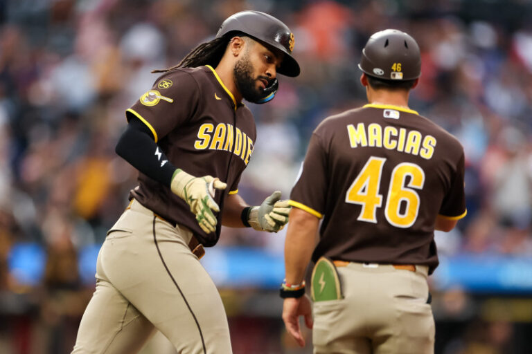 Fernando Tatis Jr., conectó dos jonrones y realizó una gran jugada en la victoria de los Padres de San Diego sobre los Mets de New York