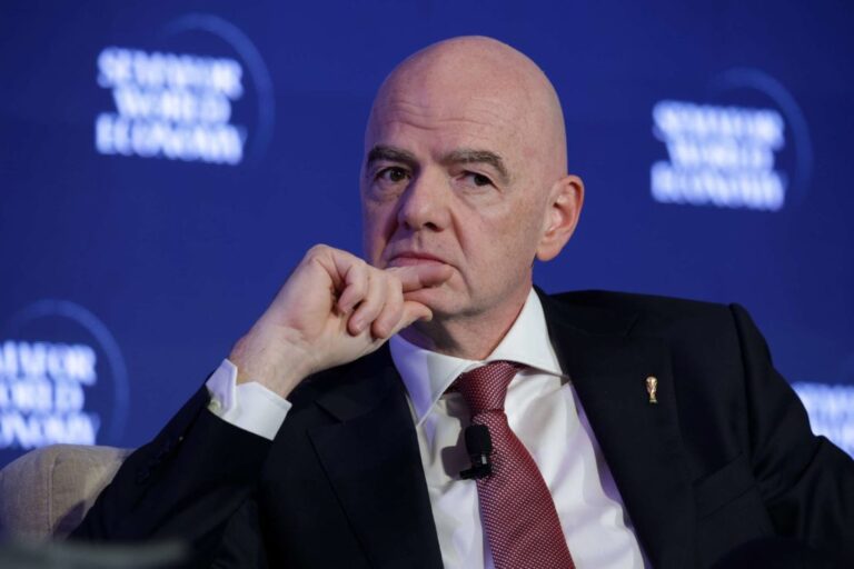 La UEFA prepara una denuncia penal contra el presidente de la FIFA por presunta gestión desleal ante su proyecto de crear la filial FIFA FORWARD ENTERPRISE 