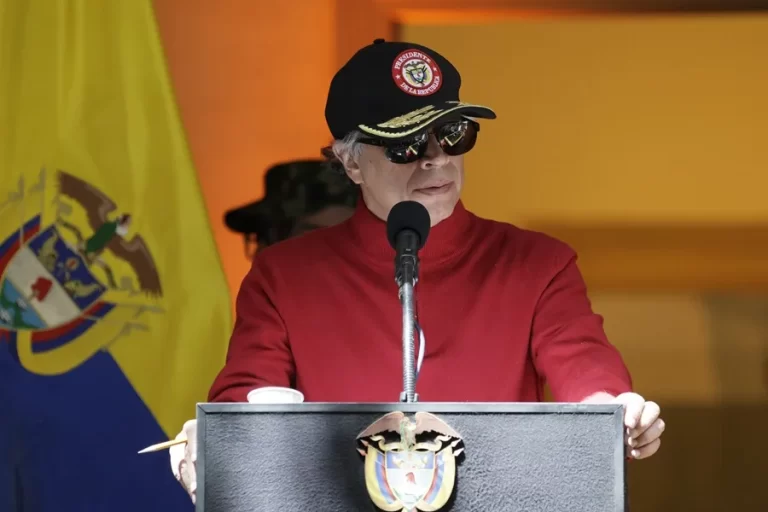 Petro pide crear «guardias libertadoras» en Colombia a cuatro días de la investidura presidencial de De la Espriella