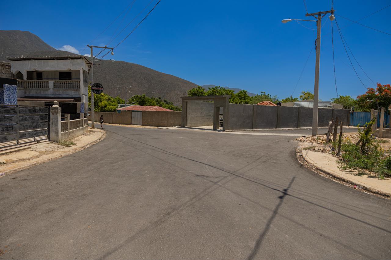Presidente Abinader inaugura puente sobre río Penitente en Boca de Cachón uniendo comunidades históricamente aisladas; impacta a más de 11,750 personas
