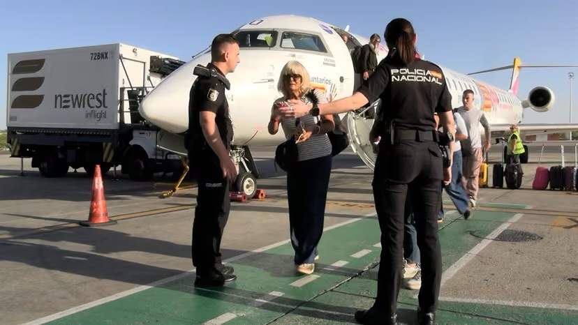 España dispone controles migratorios a pasajeros provenientes de Italia, medidas son en respuestas a las italianas