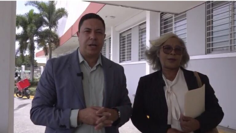 Periodista y abogada interponen recurso de inconstitucionalidad ante el TC contra norma de la DGII sobre registro de contribuyentes