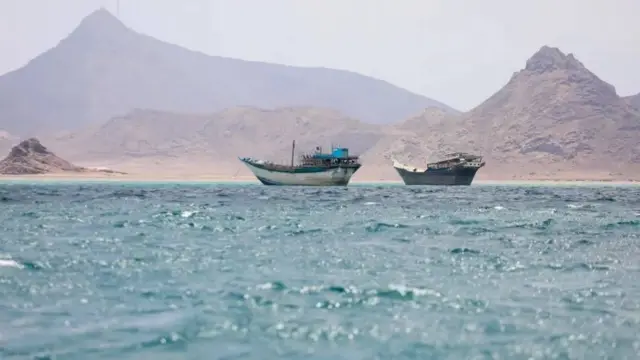 Rebeldes hutíes detienen ocho petroleros sauditas en el estrecho de Bab el Mandeb