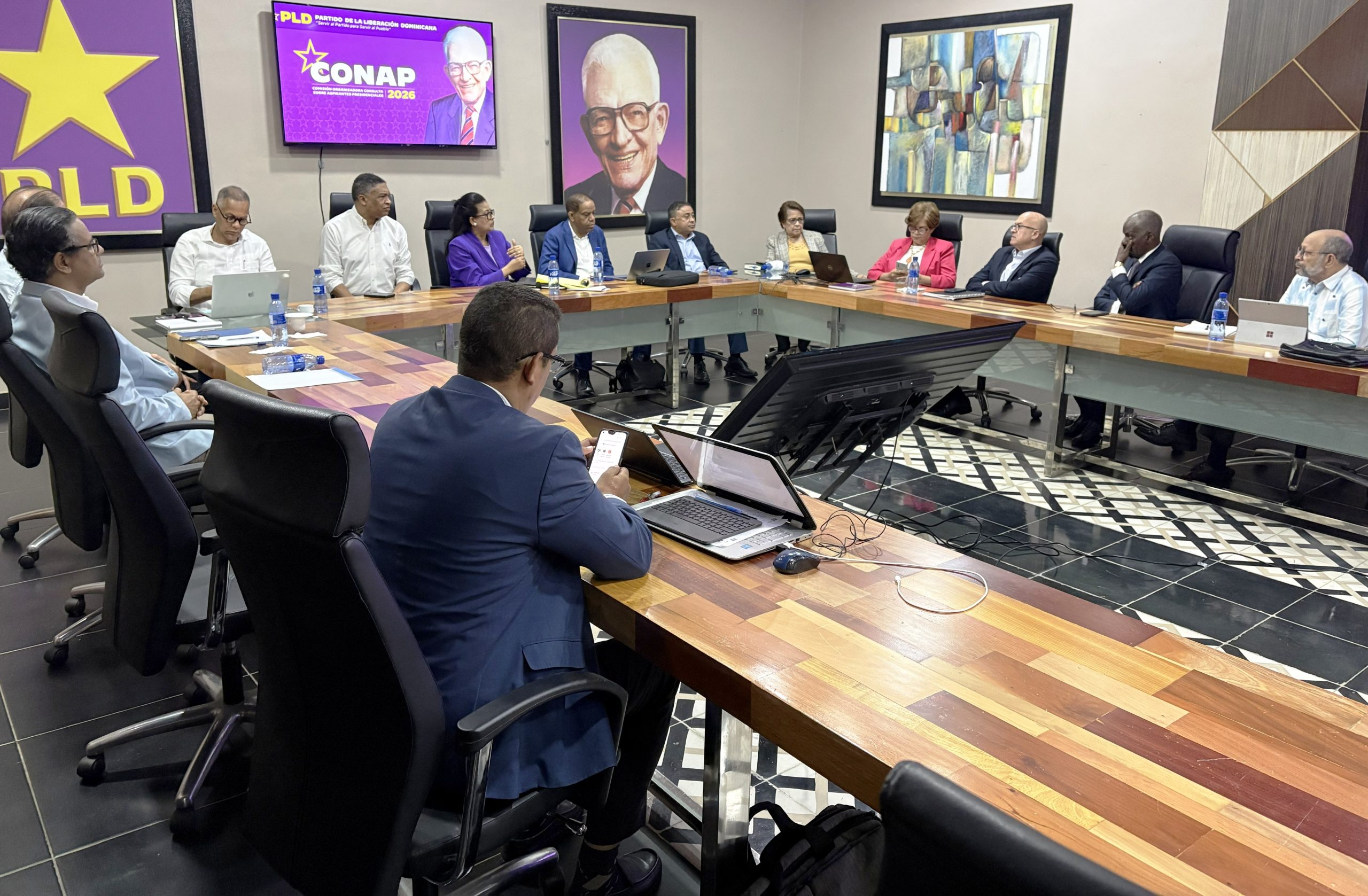 Comisión de Consulta del PLD se reúne con el aspirante presidencial Francisco Domínguez Brito