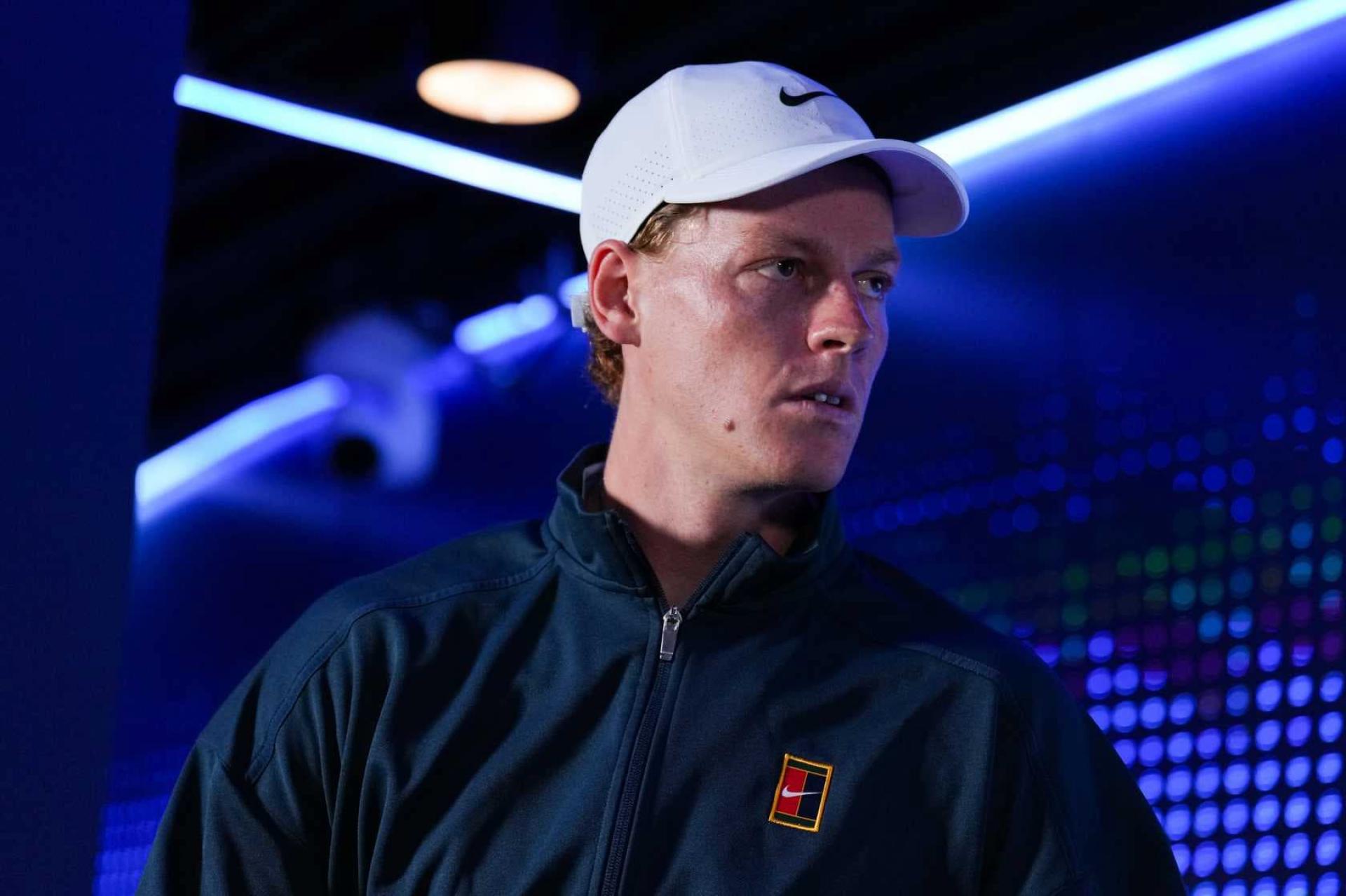 Jannik Sinner número uno del mundo no estará en el Masters 1000 de Cincinnati debido a una lesion en la rodilla derecha