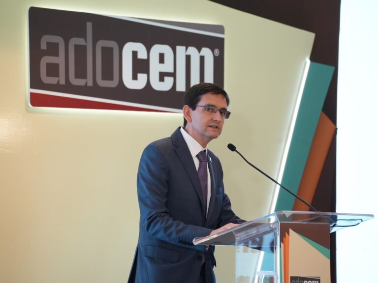 Cemento figura entre los productos que sostienen las exportaciones nacionales y reflejan la capacidad industrial dominicana