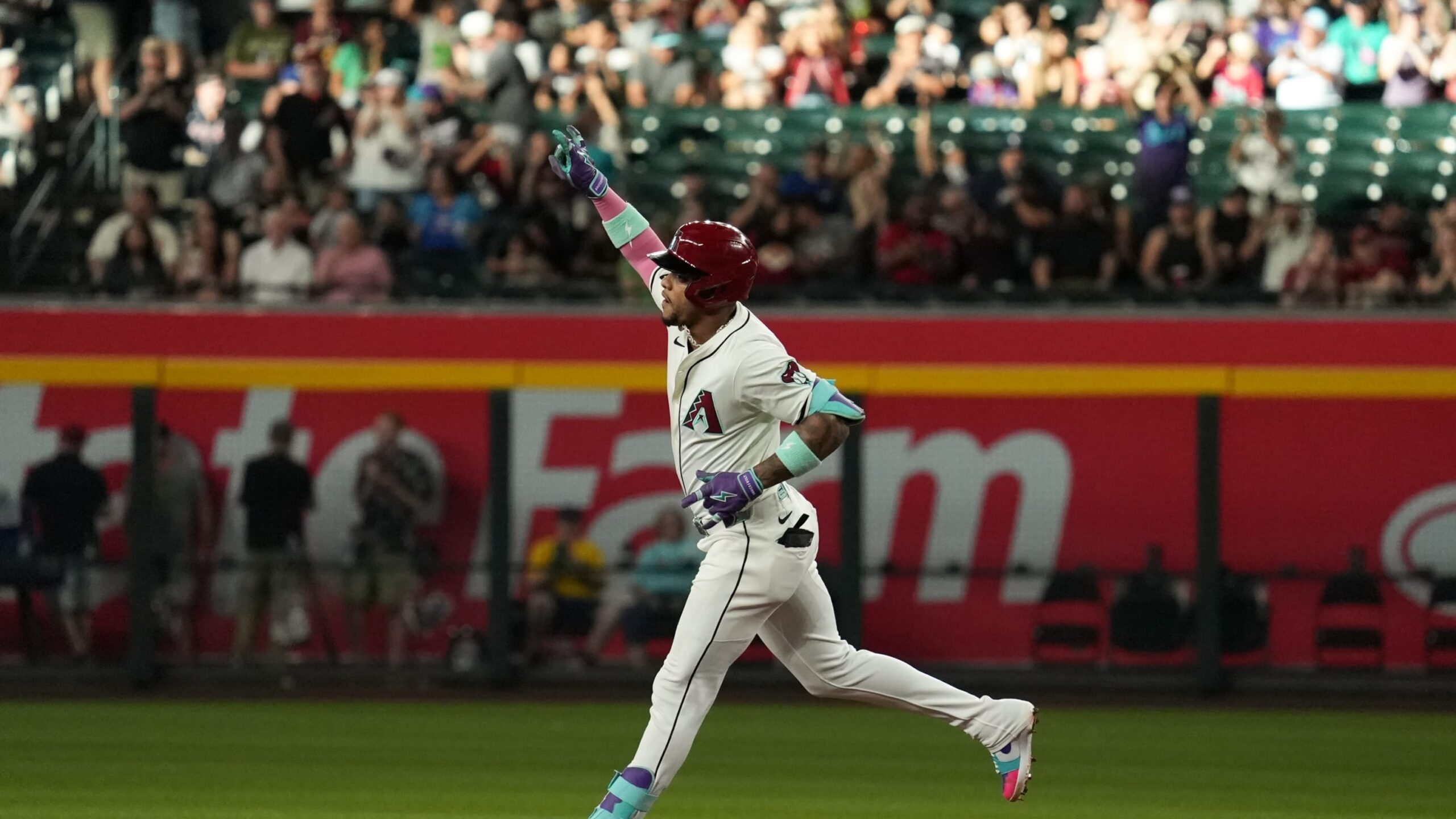El dominicano Ketel Marte conectó un jonrón de dos carreras en la victoria de Arizona sobre el equipo de los Dodgers