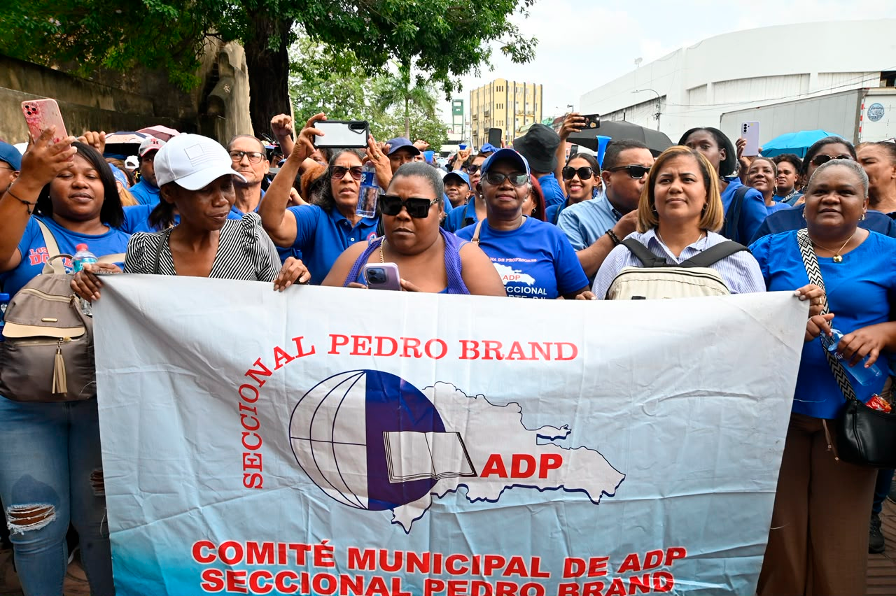 ADP reclama pago de incentivos y advierte que hay escuelas que no están listas para el inicio del año escolar
