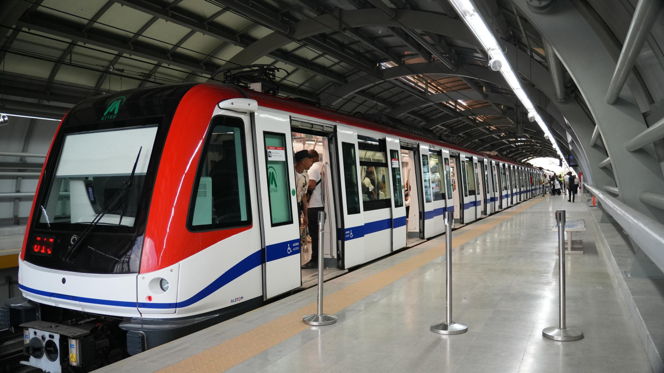 Se restablece servicio de la Línea 1 del Metro entre estaciones Hermanas Mirabal y Peña Gómez