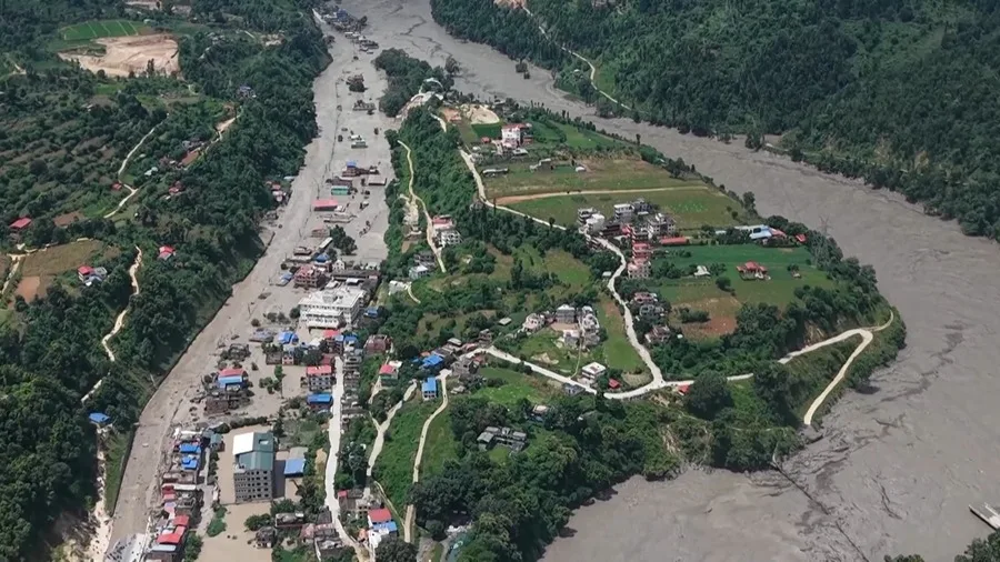 Las autoridades de Nepal elevan a 359 los fallecidos por la masiva riada