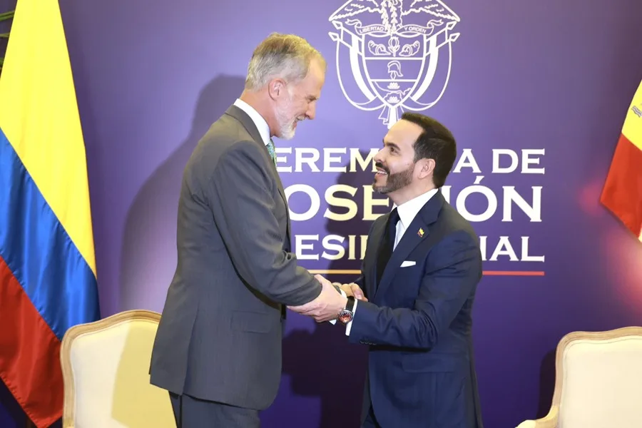 Albares manifiesta la voluntad de España de trabajar con el nuevo Gobierno de Colombia y De La Espriella recibe al rey Felipe VI