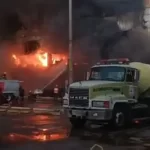 Incendio provoca daños materiales en Plaza Oasis de Villa Mella