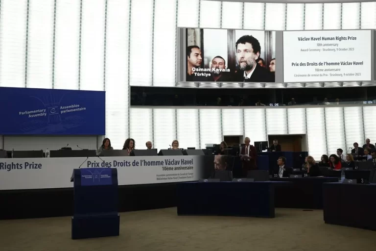 El Tribunal de Estrasburgo vuelve a condenar a Turquía por el opositor Kavala, que cumple cadena perpetua
