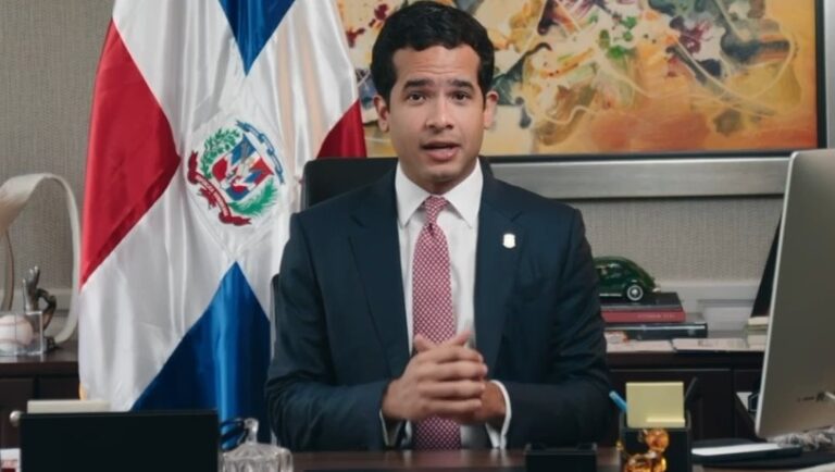 Omar Fernández revela matrícula de estudiantes haitianos crece en 180 mil estudiantes y mientras dominicanos se reducen en 141 mil alumnos