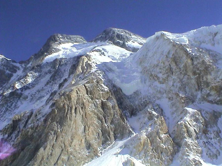 La primera mujer omaní en escalar el Everest muere en una avalancha en Pakistán
