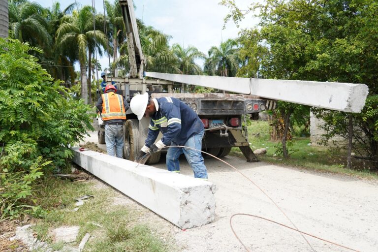 Edesur realiza trabajos de expansión de redes eléctricas en San Cristóbal con una inversión de RD$324.8 millones